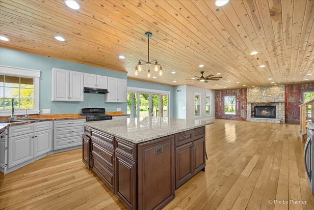 16614 Harmony Road, Huntley, IL 60142