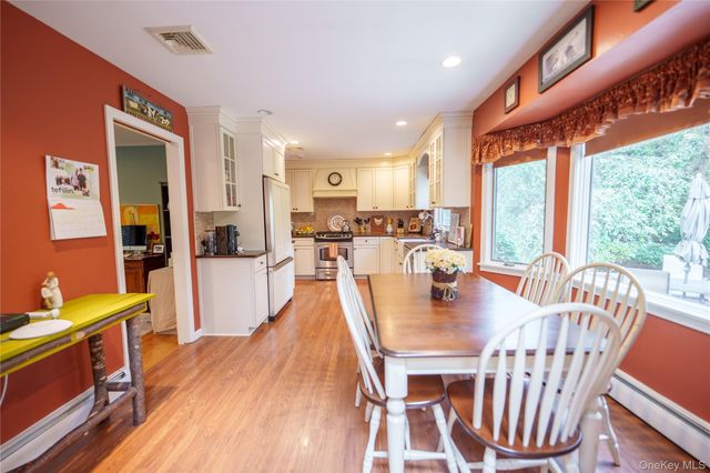 54 Farmington Lane, Melville, NY 11747