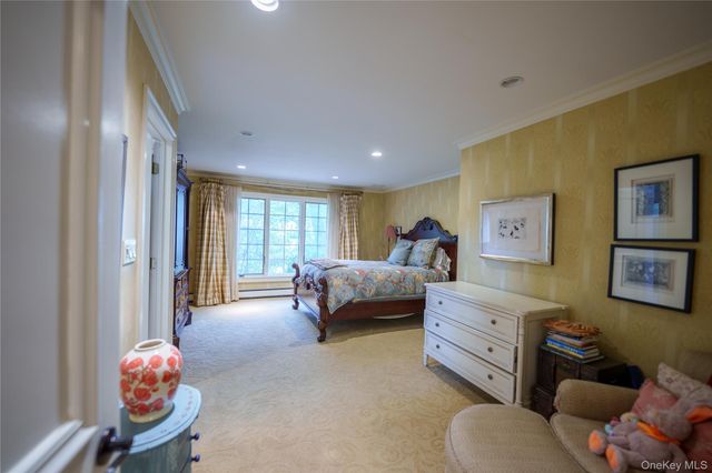 54 Farmington Lane, Melville, NY 11747