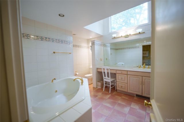 54 Farmington Lane, Melville, NY 11747