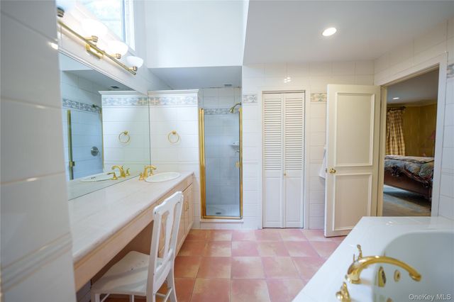 54 Farmington Lane, Melville, NY 11747