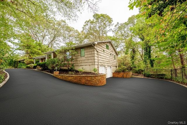 54 Farmington Lane, Melville, NY 11747