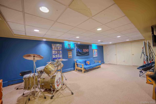 54 Farmington Lane, Melville, NY 11747