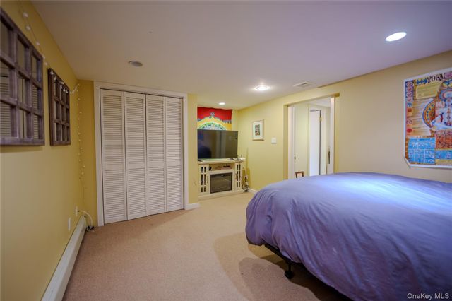 54 Farmington Lane, Melville, NY 11747