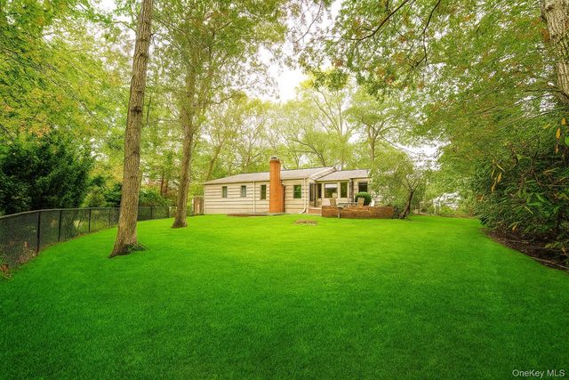 54 Farmington Lane, Melville, NY 11747