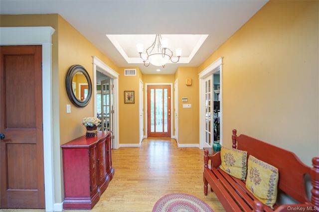 54 Farmington Lane, Melville, NY 11747