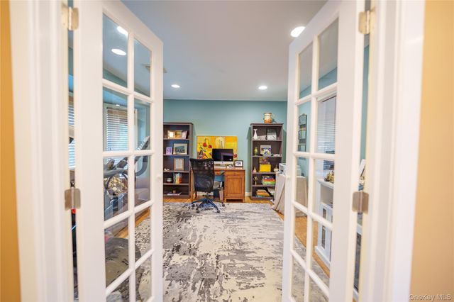 54 Farmington Lane, Melville, NY 11747