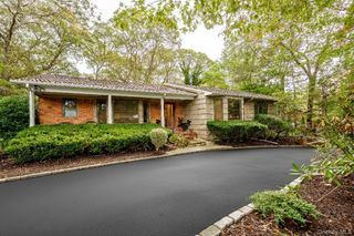 54 Farmington Lane, Melville, NY 11747