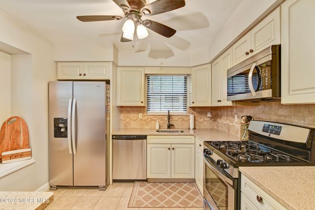 76 Bradford Court, Aberdeen, NJ 07747