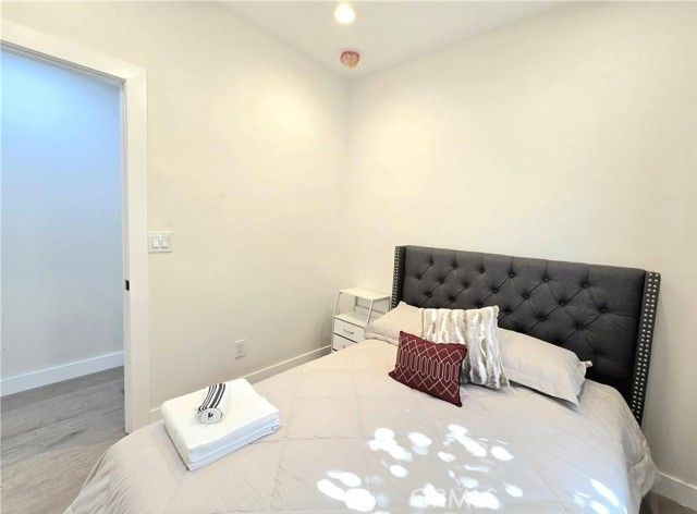 1225 W 41st 1227, Los Angeles, CA 90037