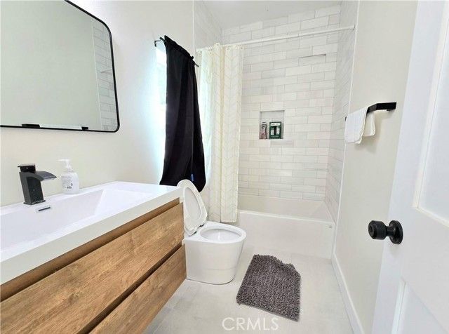 1225 W 41st 1227, Los Angeles, CA 90037