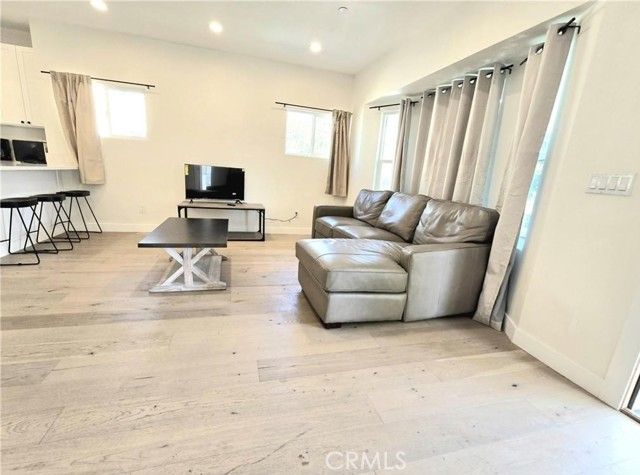 1225 W 41st 1227, Los Angeles, CA 90037
