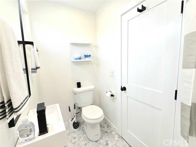 1225 W 41st 1227, Los Angeles, CA 90037