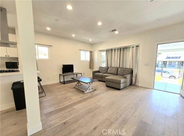 1225 W 41st 1227, Los Angeles, CA 90037