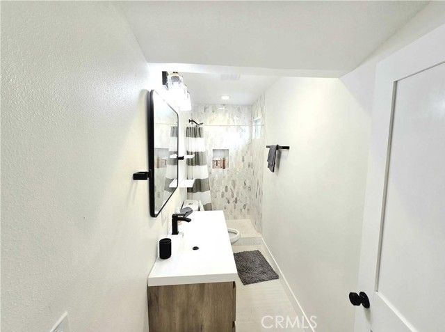 1225 W 41st 1227, Los Angeles, CA 90037
