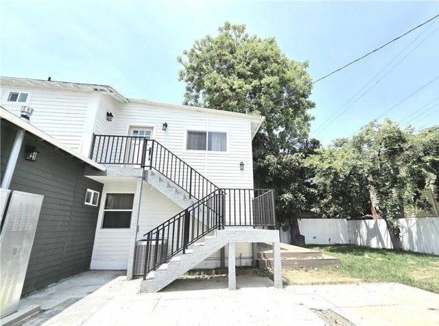 1225 W 41st 1227, Los Angeles, CA 90037