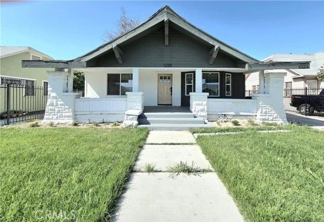 1225 W 41st 1227, Los Angeles, CA 90037