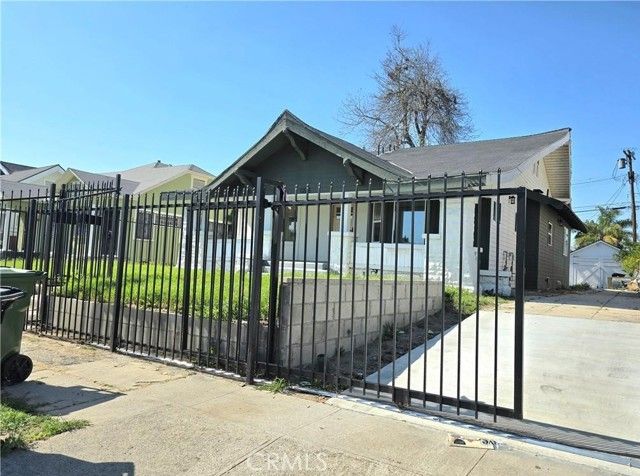 1225 W 41st 1227, Los Angeles, CA 90037
