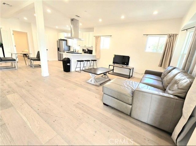 1225 W 41st 1227, Los Angeles, CA 90037