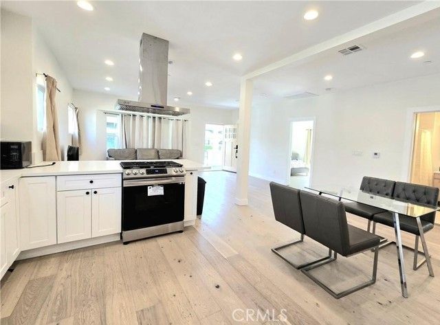 1225 W 41st 1227, Los Angeles, CA 90037