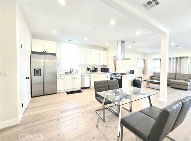1225 W 41st 1227, Los Angeles, CA 90037