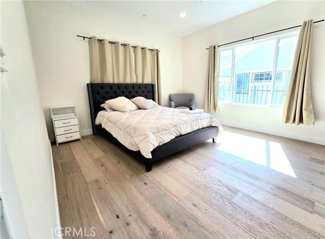 1225 W 41st 1227, Los Angeles, CA 90037