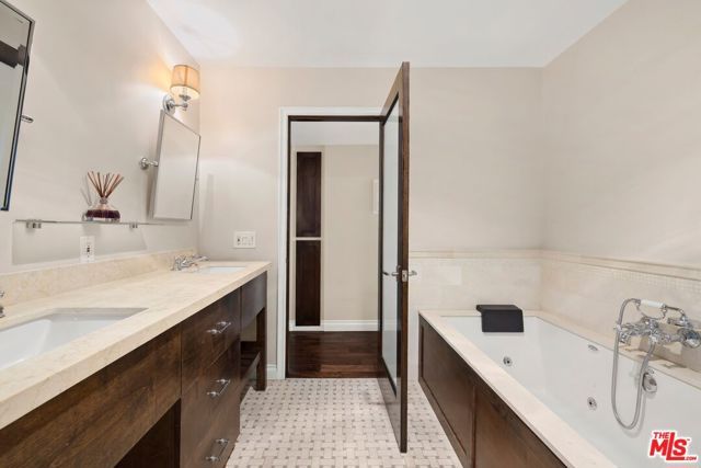 1129 Larrabee Street 15, West Hollywood, CA 90069