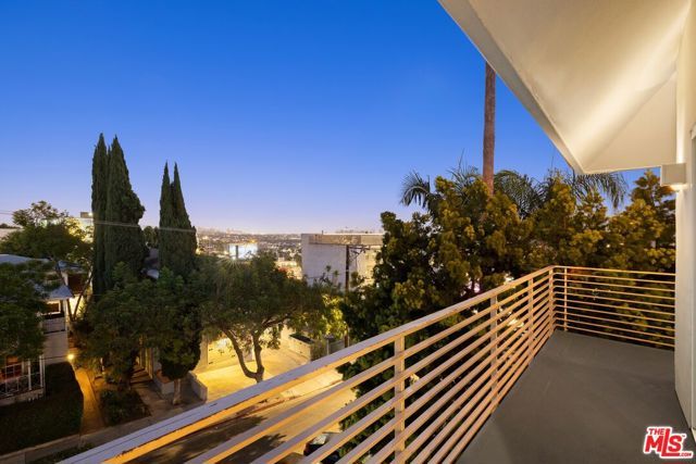 1129 Larrabee Street 15, West Hollywood, CA 90069