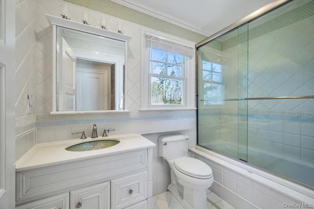 3 School House Lane, Great Neck, NY 11020