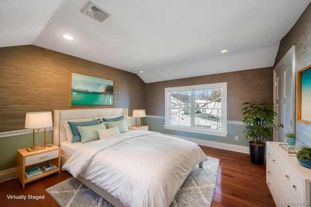 3 School House Lane, Great Neck, NY 11020