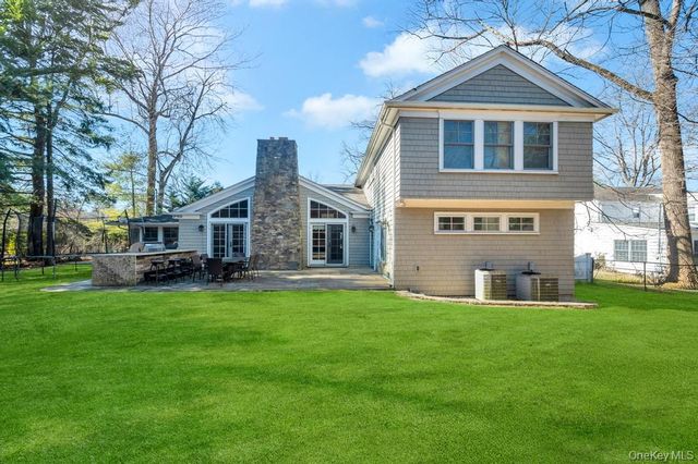 3 School House Lane, Great Neck, NY 11020