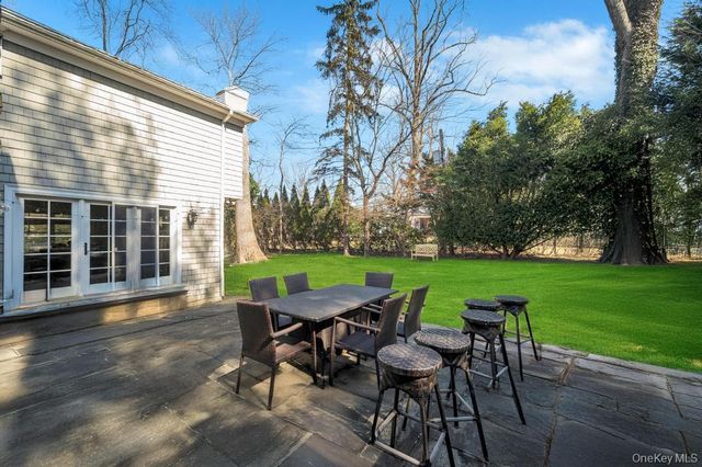 3 School House Lane, Great Neck, NY 11020