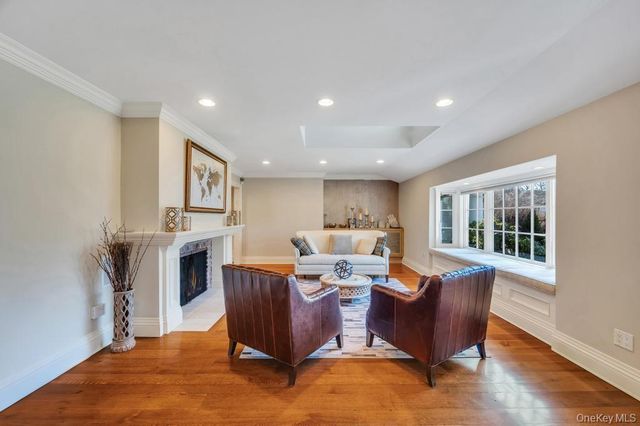 3 School House Lane, Great Neck, NY 11020