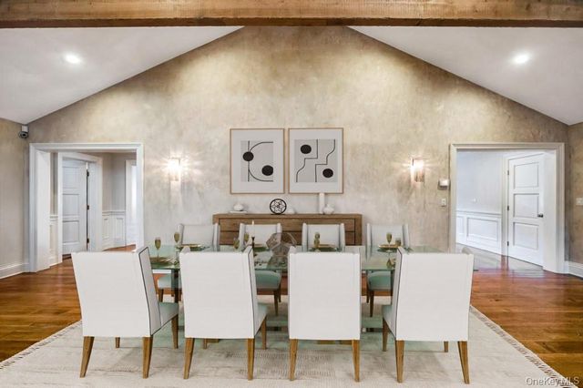 3 School House Lane, Great Neck, NY 11020