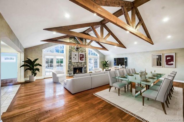 3 School House Lane, Great Neck, NY 11020