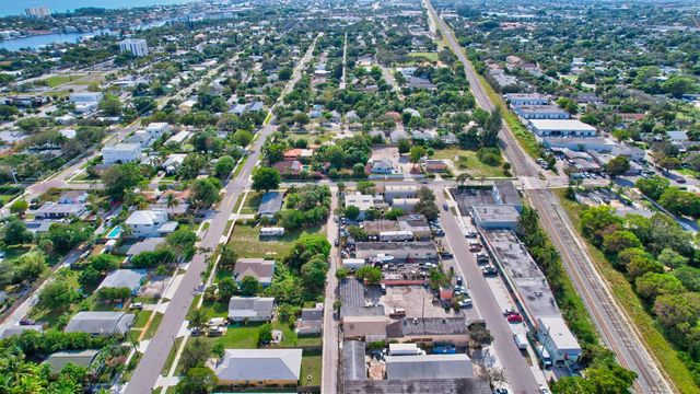 369 SE 2nd Avenue, Delray Beach, FL 33483