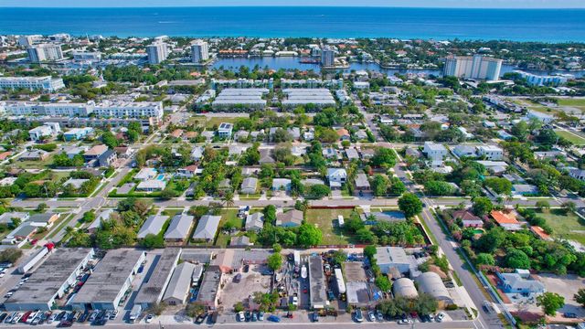 369 SE 2nd Avenue, Delray Beach, FL 33483