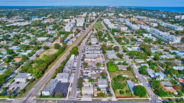369 SE 2nd Avenue, Delray Beach, FL 33483