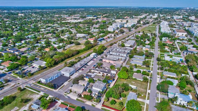 369 SE 2nd Avenue, Delray Beach, FL 33483