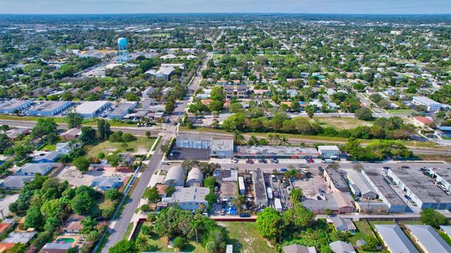 369 SE 2nd Avenue, Delray Beach, FL 33483