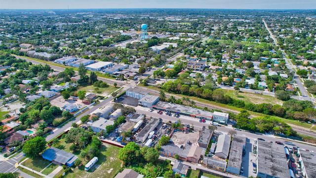 369 SE 2nd Avenue, Delray Beach, FL 33483