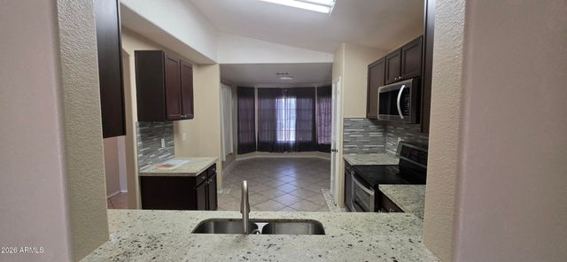 6328 W FLORENCE Avenue, Phoenix, AZ 85043