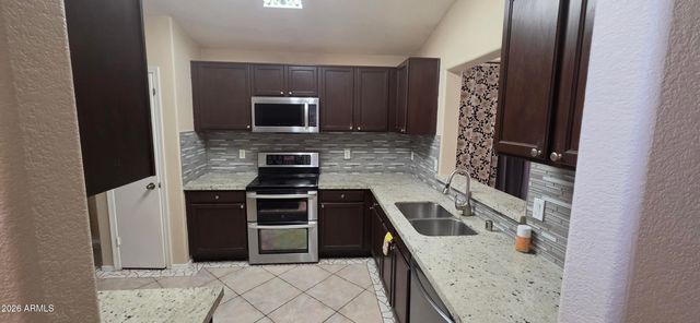 6328 W FLORENCE Avenue, Phoenix, AZ 85043