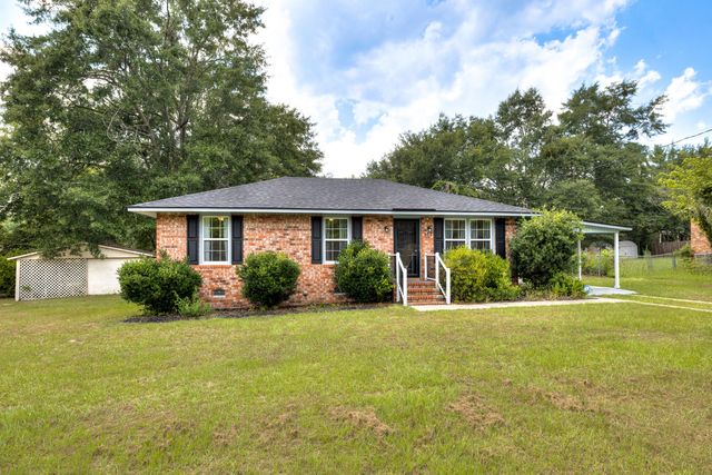 660 Woodside Drive, Manning, SC 29102