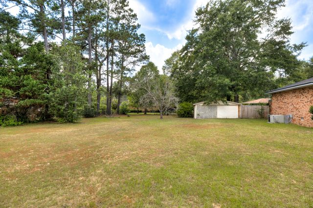 660 Woodside Drive, Manning, SC 29102