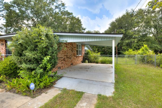 660 Woodside Drive, Manning, SC 29102