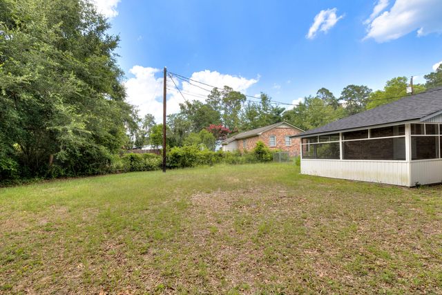 660 Woodside Drive, Manning, SC 29102