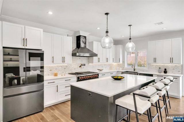 428 6th Street 2, Palisades Park, NJ 07650