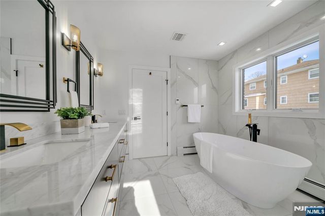 428 6th Street 2, Palisades Park, NJ 07650