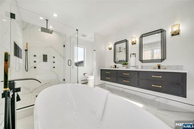 428 6th Street 2, Palisades Park, NJ 07650